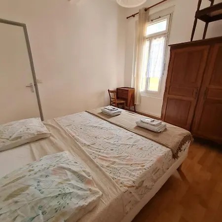 Charming Authentic In Location Apartment